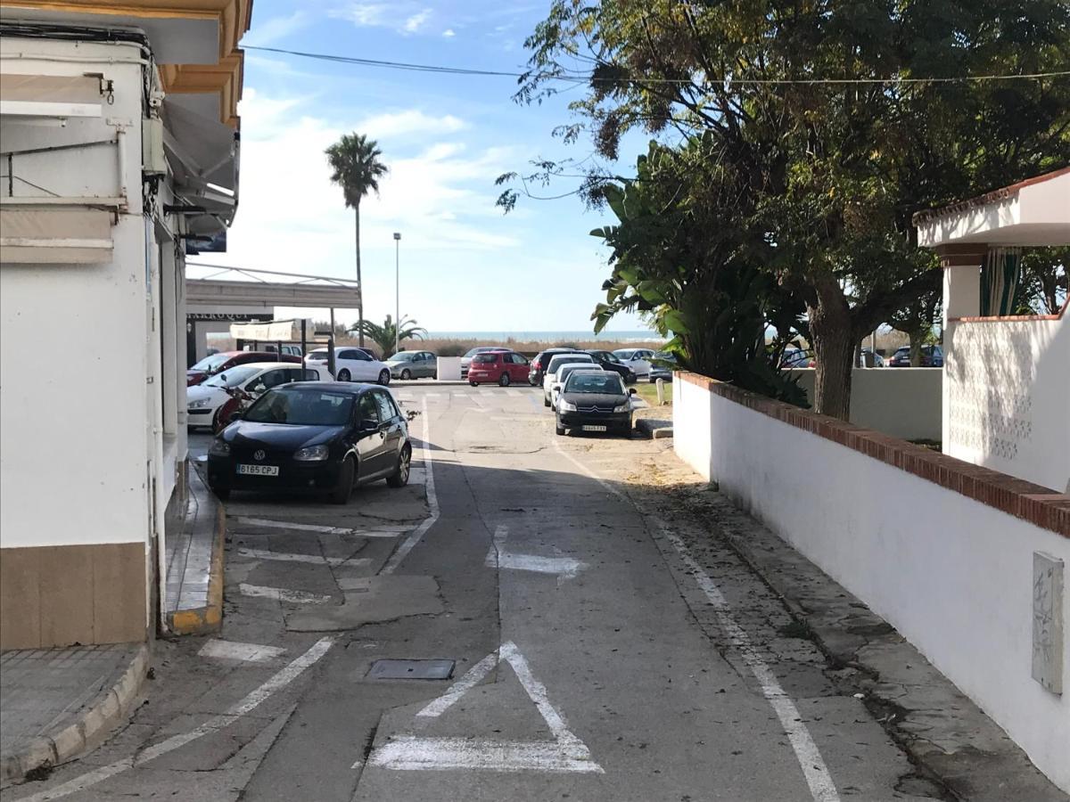 Frente A La Playa En Carril De La Fuente Conil De La Frontera